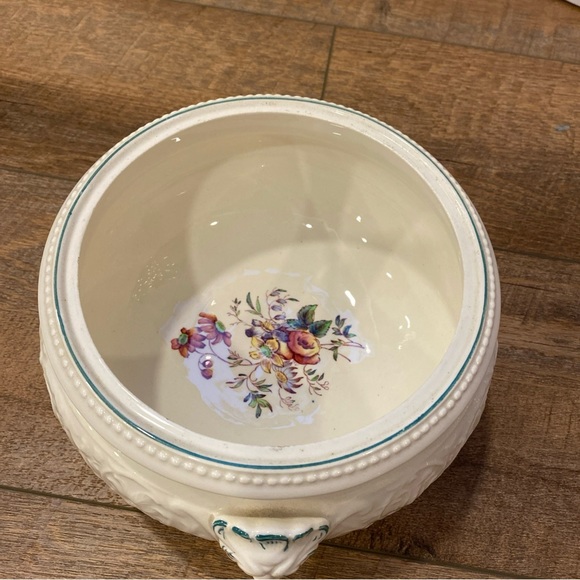 Wedgwood Etruria England “Patrician” Covered Tureen Paw Feet Stunning - Picture 9 of 15
